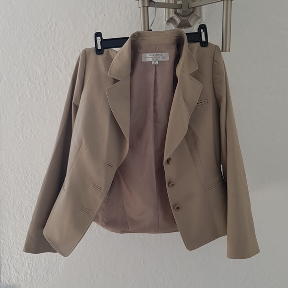 Women's Suit ! - Picture 4 of 4